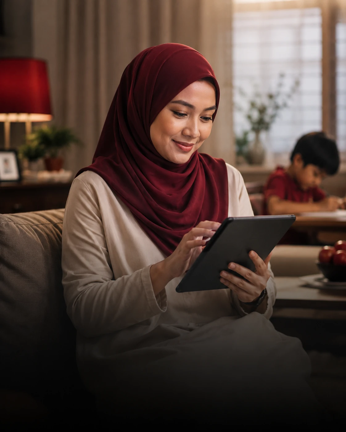 Suri rumah menggunakan telefon dari rumah