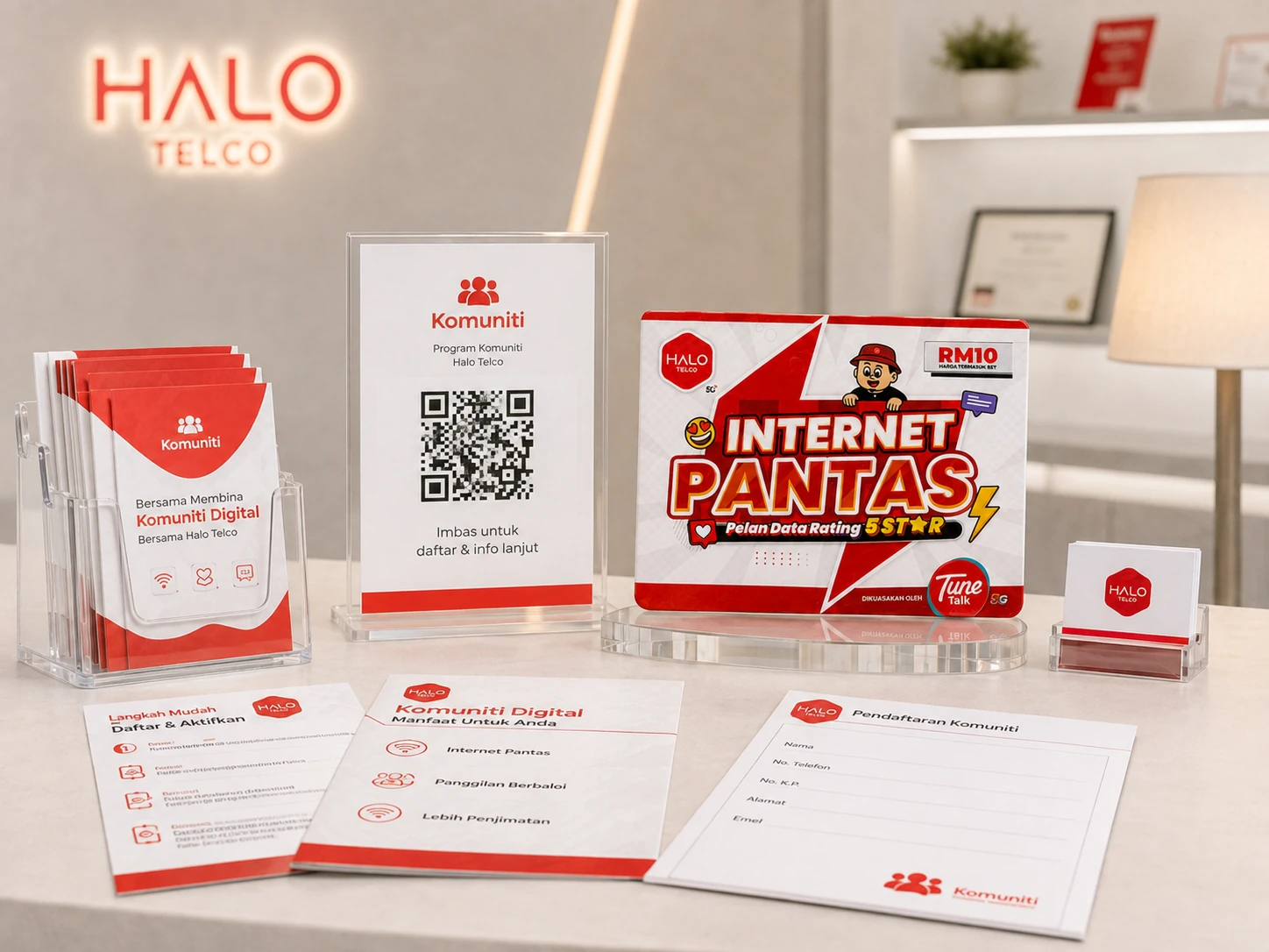 Jualan offline melalui komuniti dengan brochure, borang dan QR stand Halo Telco.