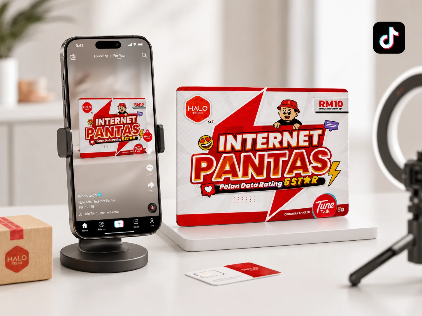 Jualan online melalui TikTok dengan paparan video produk Halo Telco di telefon pintar.